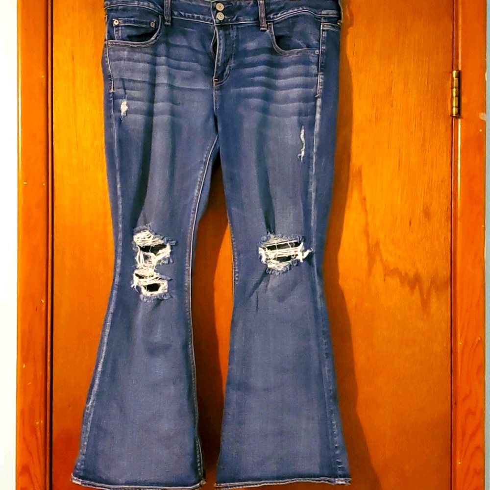 American Eagle distressed jeans